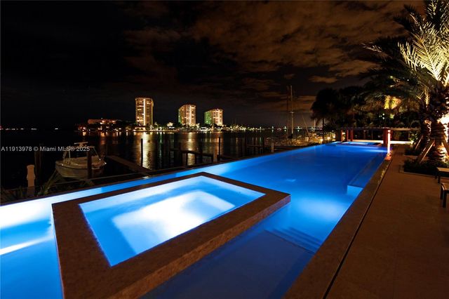 3554 W Glencoe St, Miami, FL 33133