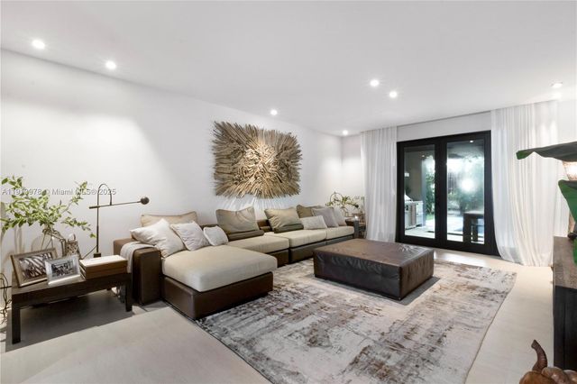 3554 W Glencoe St, Miami, FL 33133