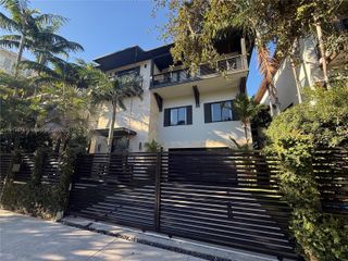 3554 W Glencoe St, Miami, FL 33133