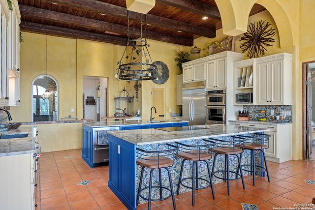 4198 BEAR SPRINGS RD, Pipe Creek, TX 78063