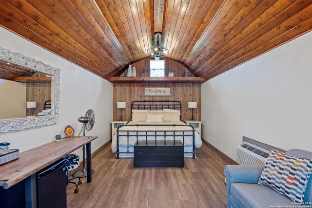 4198 BEAR SPRINGS RD, Pipe Creek, TX 78063