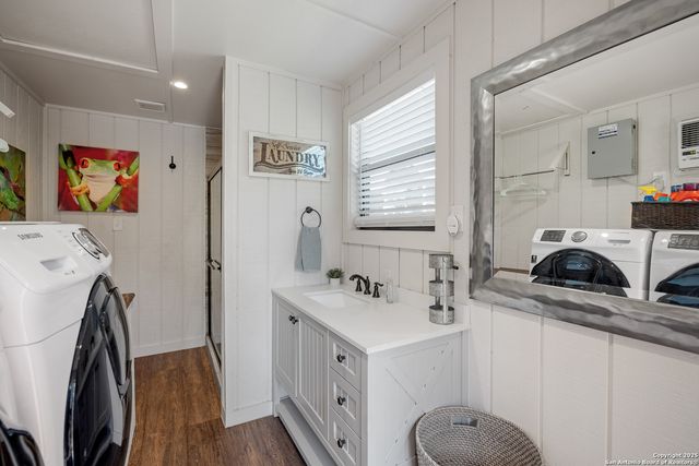 4198 BEAR SPRINGS RD, Pipe Creek, TX 78063