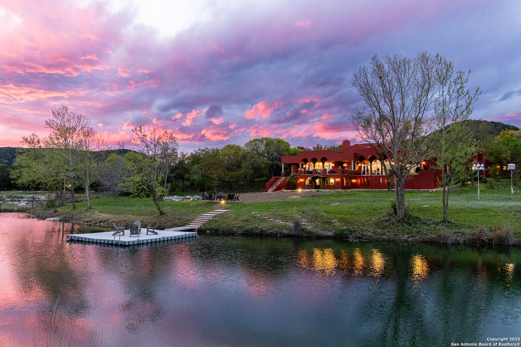 4198 BEAR SPRINGS RD, Pipe Creek, TX 78063