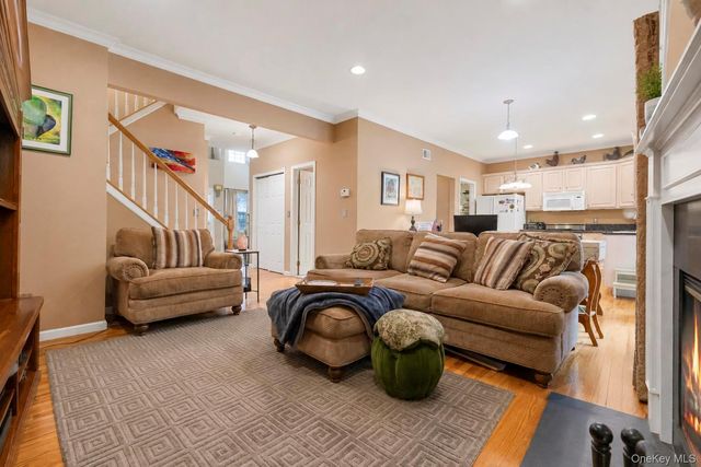 3 Arielle Court, Hauppauge, NY 11749