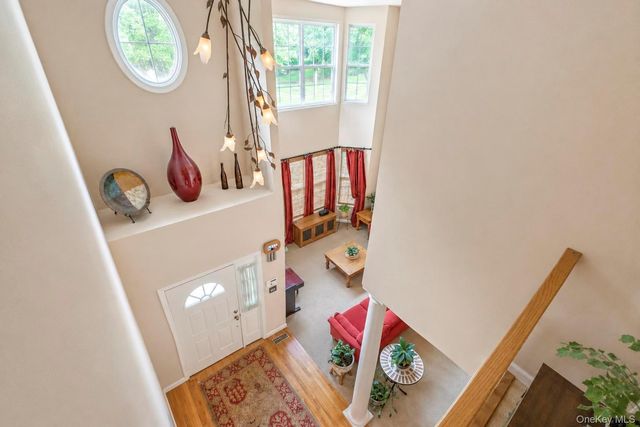 3 Arielle Court, Hauppauge, NY 11749