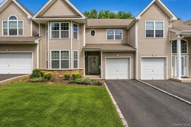 3 Arielle Court, Hauppauge, NY 11749