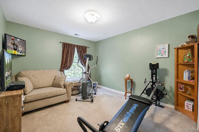 3 Arielle Court, Hauppauge, NY 11749