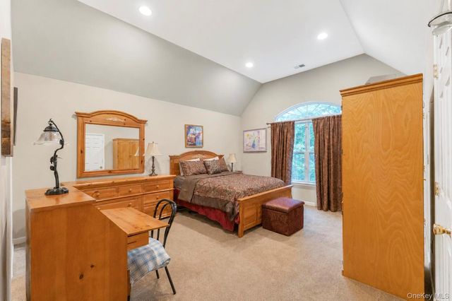3 Arielle Court, Hauppauge, NY 11749