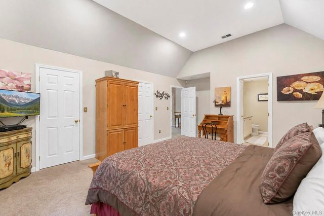 3 Arielle Court, Hauppauge, NY 11749