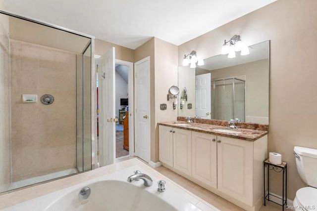 3 Arielle Court, Hauppauge, NY 11749