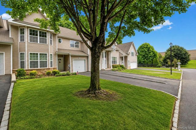 3 Arielle Court, Hauppauge, NY 11749