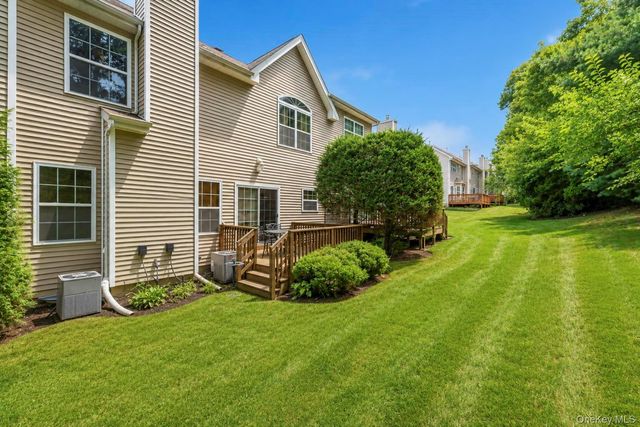 3 Arielle Court, Hauppauge, NY 11749