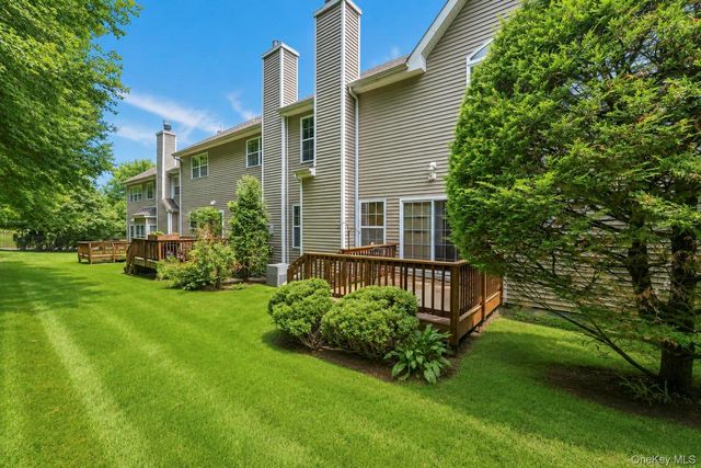 3 Arielle Court, Hauppauge, NY 11749