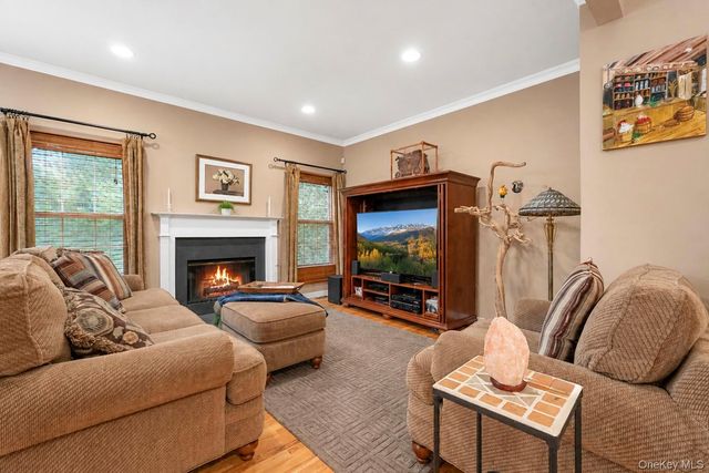 3 Arielle Court, Hauppauge, NY 11749