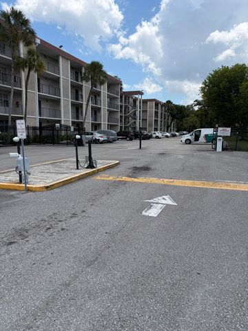 2649 NW 48th Terrace 340, Lauderdale Lakes, FL 33313