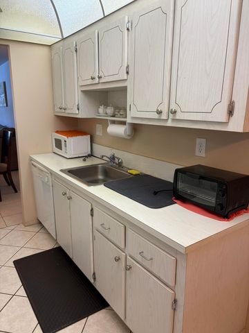 2649 NW 48th Terrace 340, Lauderdale Lakes, FL 33313