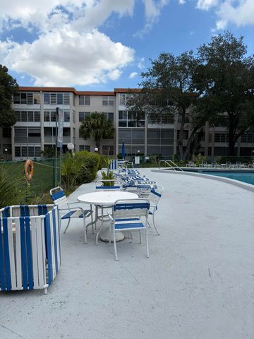 2649 NW 48th Terrace 340, Lauderdale Lakes, FL 33313
