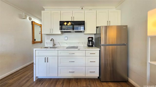 134 Kapahulu Avenue 802, Honolulu, HI 96815