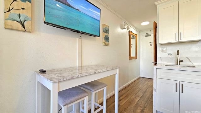 134 Kapahulu Avenue 802, Honolulu, HI 96815
