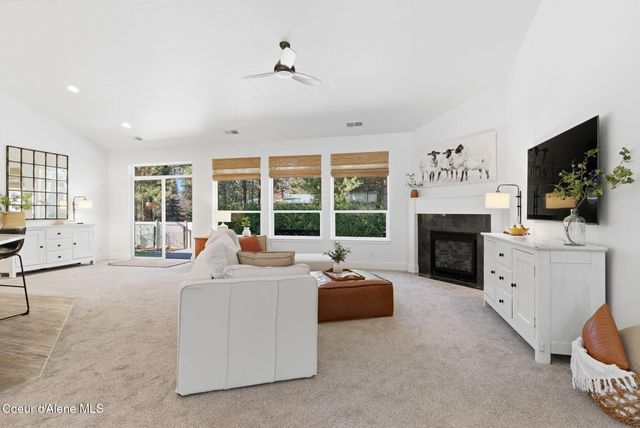 11565 N Emerald DR, Hayden, ID 83835