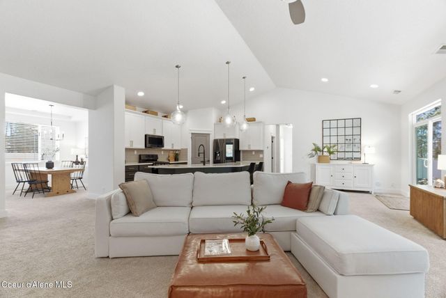 11565 N Emerald DR, Hayden, ID 83835