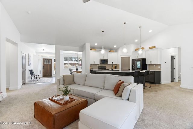 11565 N Emerald DR, Hayden, ID 83835