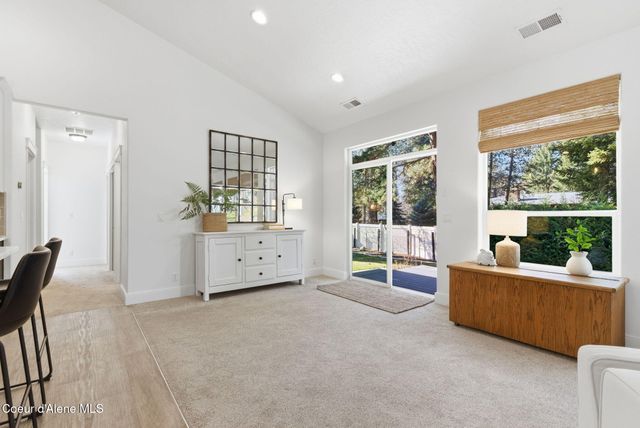 11565 N Emerald DR, Hayden, ID 83835