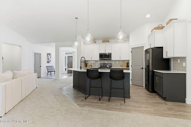 11565 N Emerald DR, Hayden, ID 83835