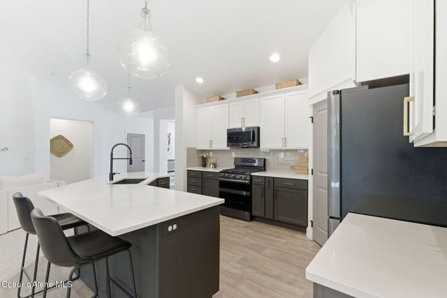 11565 N Emerald DR, Hayden, ID 83835