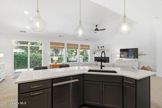 11565 N Emerald DR, Hayden, ID 83835