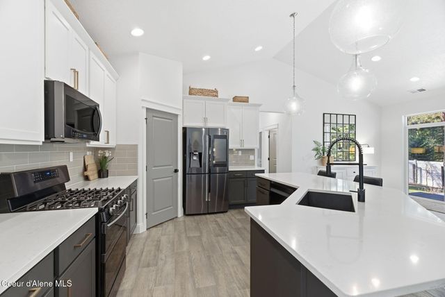 11565 N Emerald DR, Hayden, ID 83835