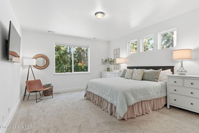 11565 N Emerald DR, Hayden, ID 83835