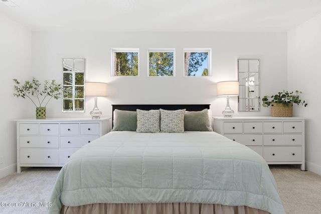 11565 N Emerald DR, Hayden, ID 83835