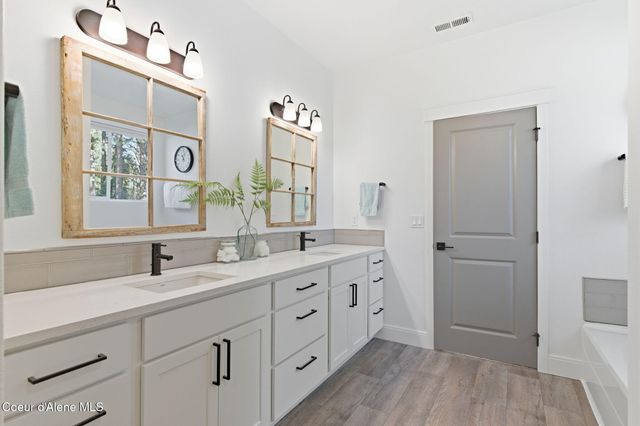 11565 N Emerald DR, Hayden, ID 83835