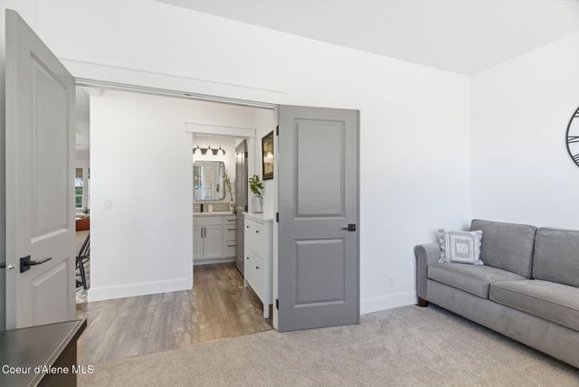 11565 N Emerald DR, Hayden, ID 83835