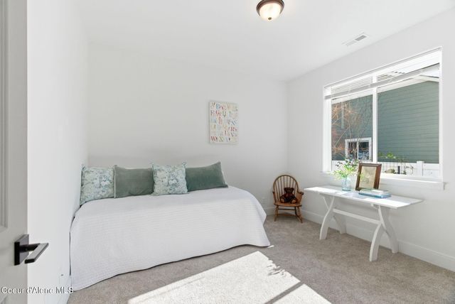 11565 N Emerald DR, Hayden, ID 83835