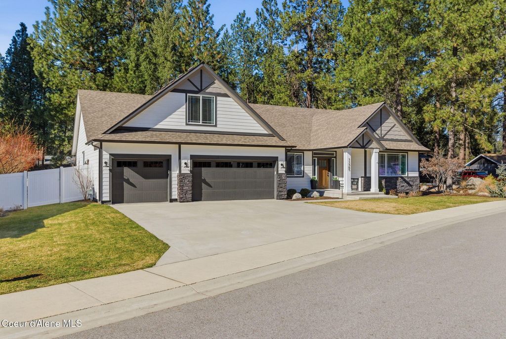 11565 N Emerald DR, Hayden, ID 83835