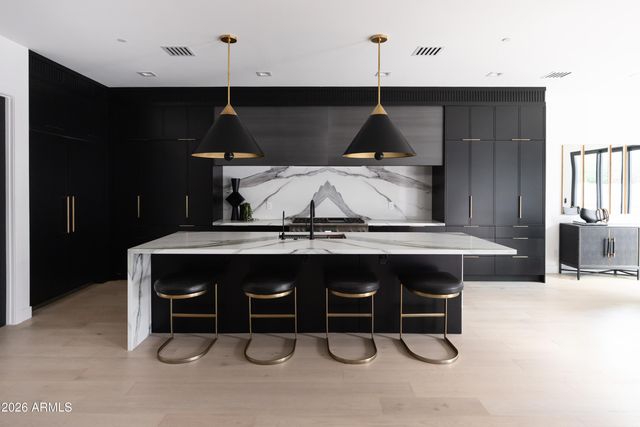 6829 E 6TH Street, Scottsdale, AZ 85251