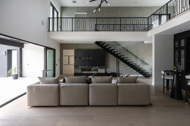 6829 E 6TH Street, Scottsdale, AZ 85251