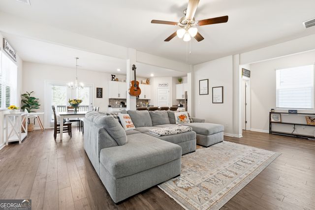 100 Silver Birch Pass, Newnan, GA 30265