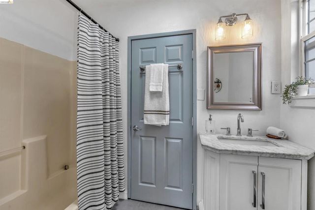 3130 Nicol Ave, Oakland, CA 94602