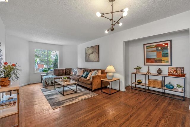 3130 Nicol Ave, Oakland, CA 94602