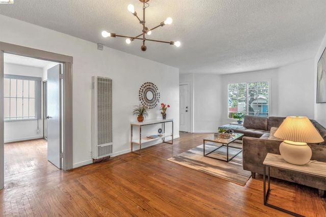 3130 Nicol Ave, Oakland, CA 94602
