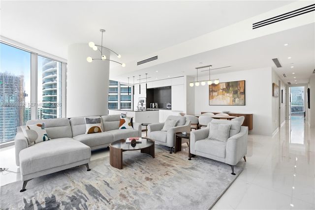 300 Biscayne Boulevard Way 4007W, Miami, FL 33131