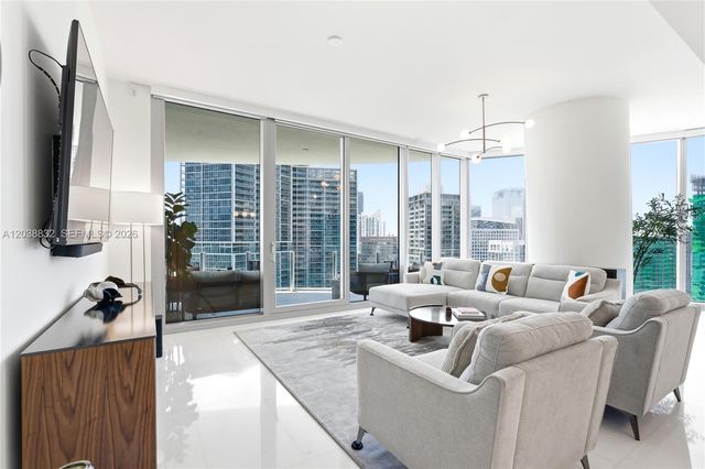 300 Biscayne Boulevard Way 4007W, Miami, FL 33131