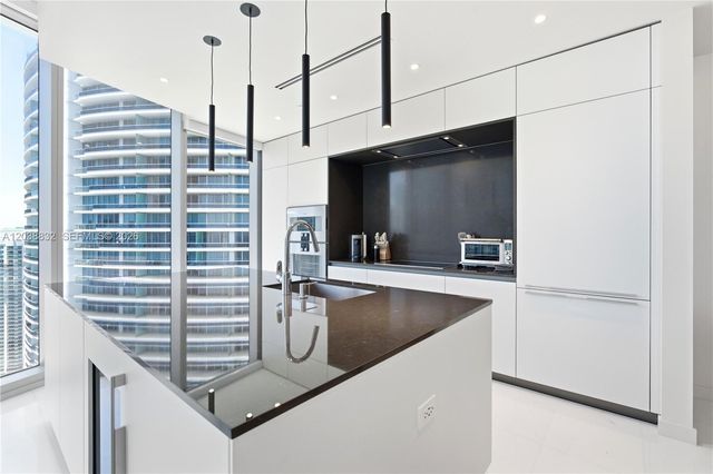 300 Biscayne Boulevard Way 4007W, Miami, FL 33131