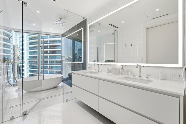 300 Biscayne Boulevard Way 4007W, Miami, FL 33131