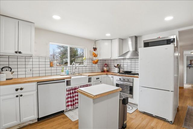 N1142 Walnut ROAD, Genoa City, WI 53128