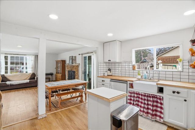 N1142 Walnut ROAD, Genoa City, WI 53128