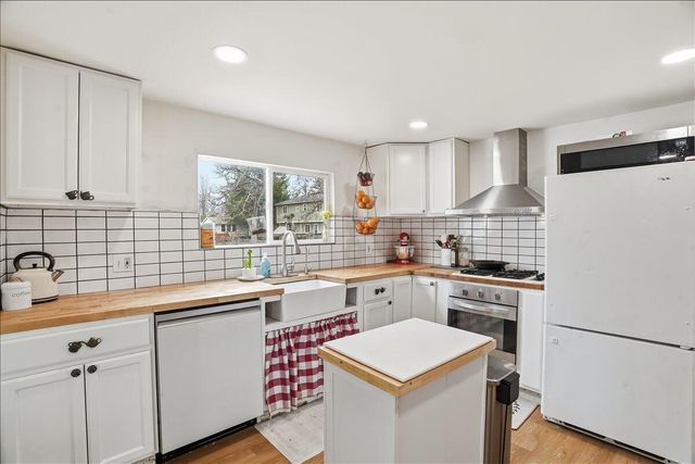 N1142 Walnut ROAD, Genoa City, WI 53128